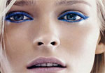 макияж с синими или голубыми стрелками